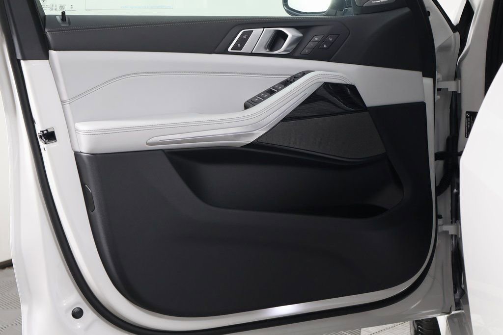 New 2026 BMW X5 xDrive40i w/ M Sport Package image 7