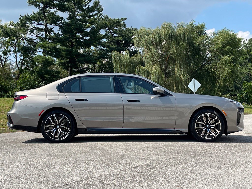 Used 2024 BMW 760i xDrive AWD/4WD image 10