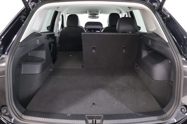 Used 2026 Volkswagen Tiguan SE AWD/4WD image 32