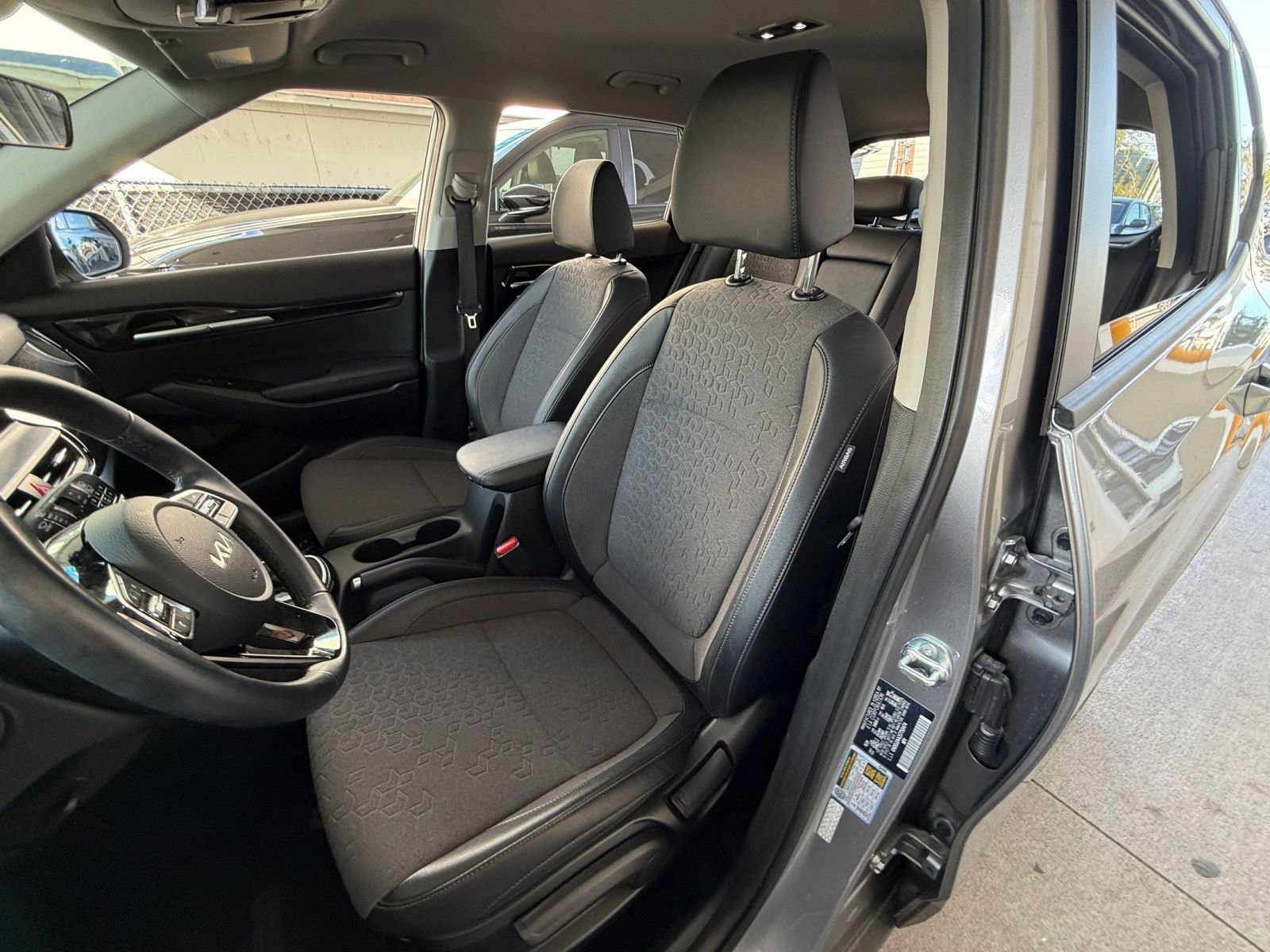 Used 2025 Kia Seltos S image 37