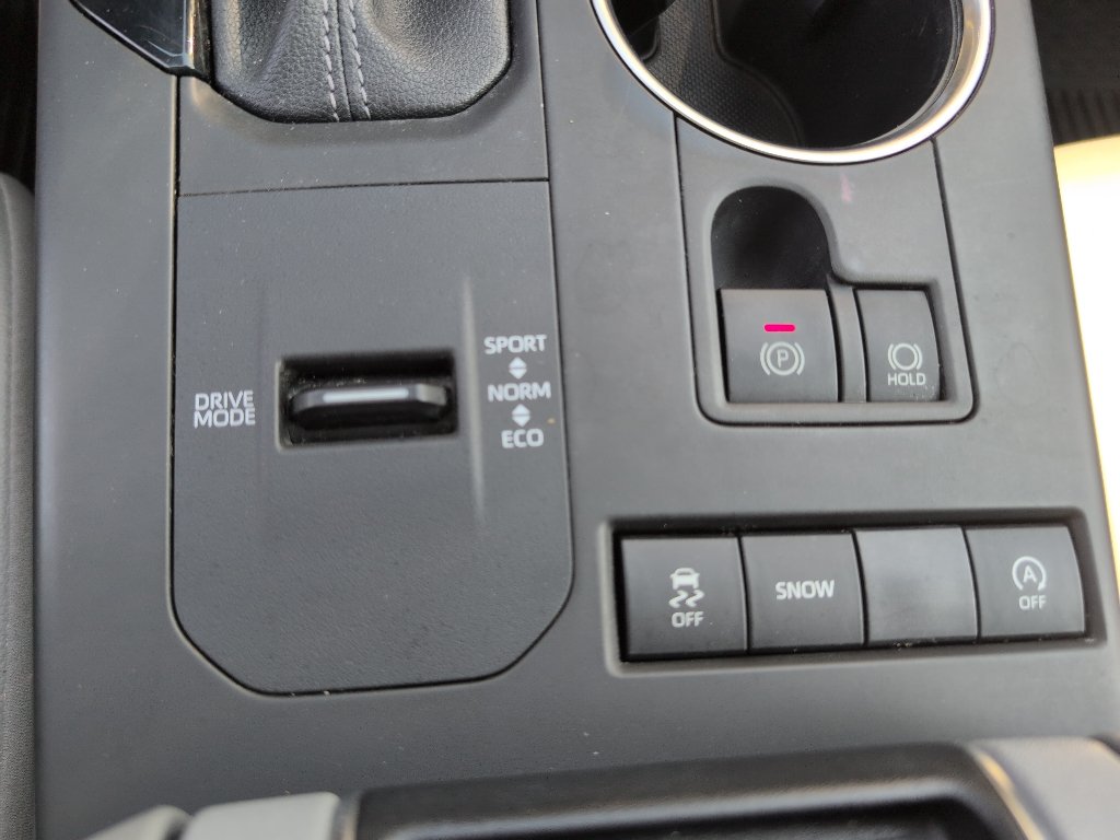 Used 2022 Toyota Highlander XLE FWD image 27