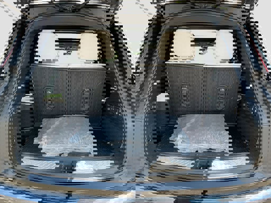 New 2026 Cadillac Vistiq Sport w/ LPO, Floor Liner Package image 27