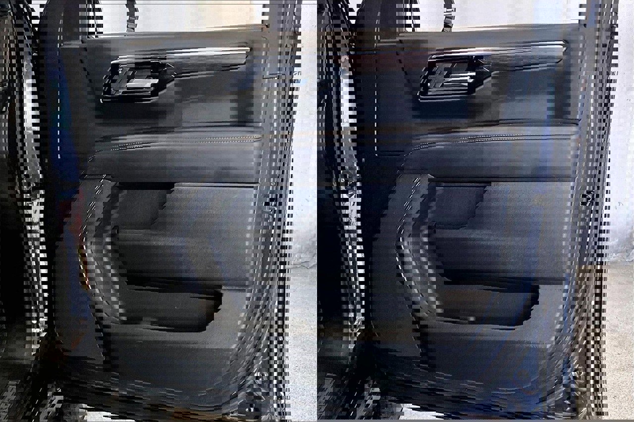 Used 2025 Chevrolet Tahoe LT image 26