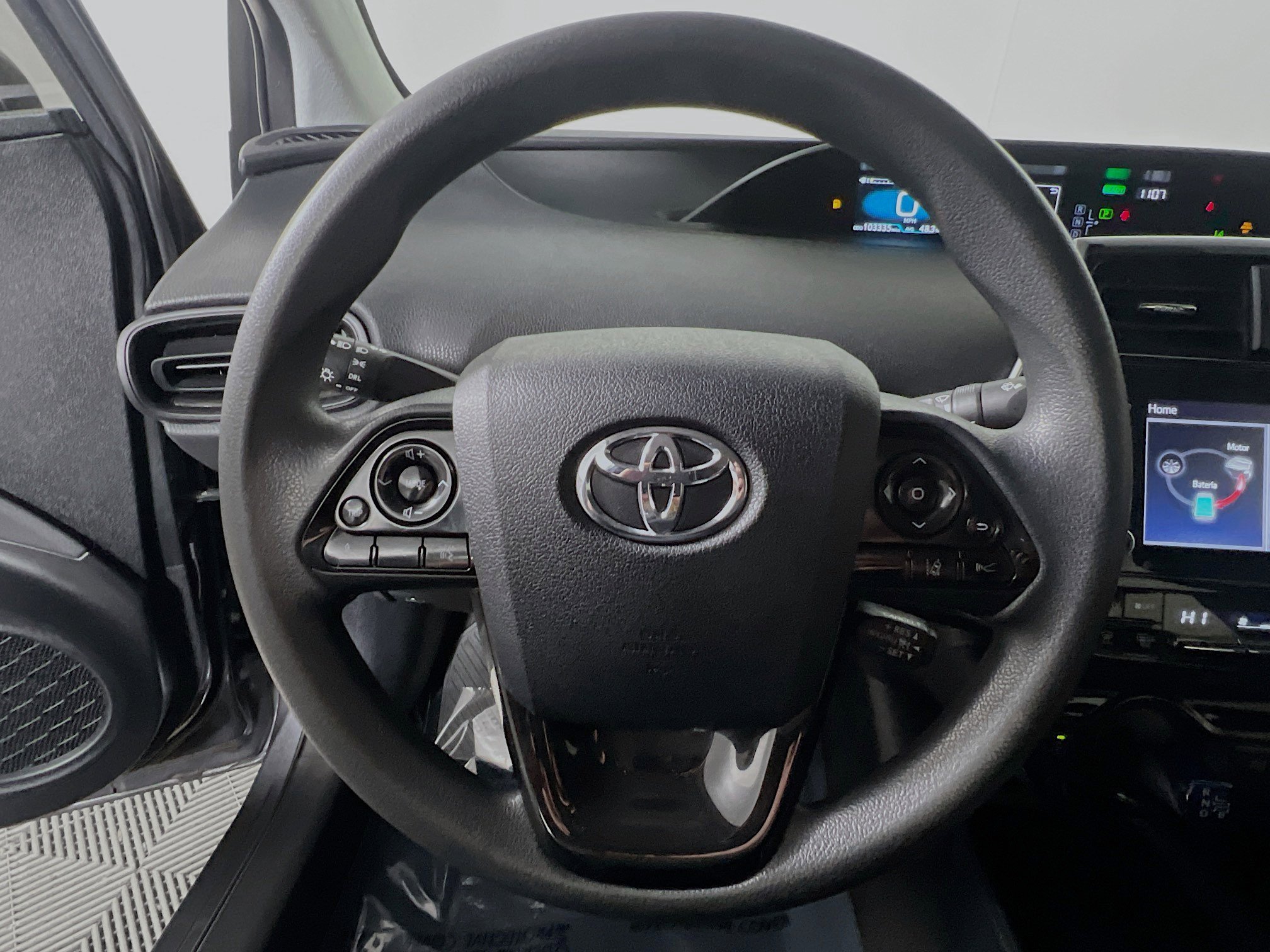 Used 2022 Toyota Prius L Eco image 18