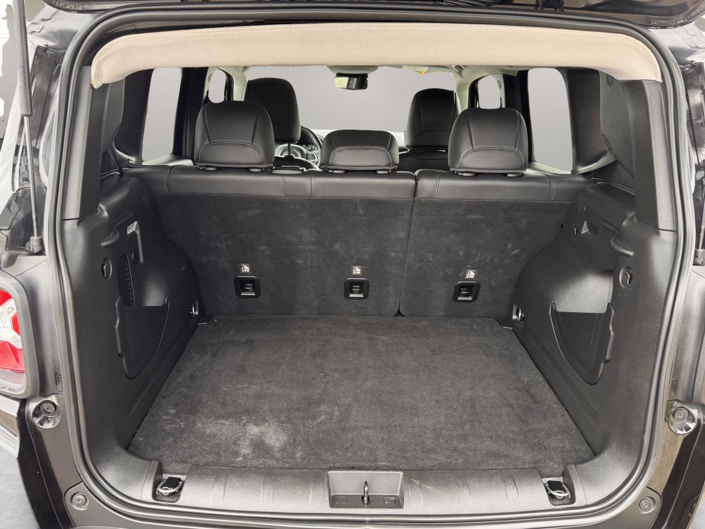 Used 2023 Jeep Renegade Limited image 26