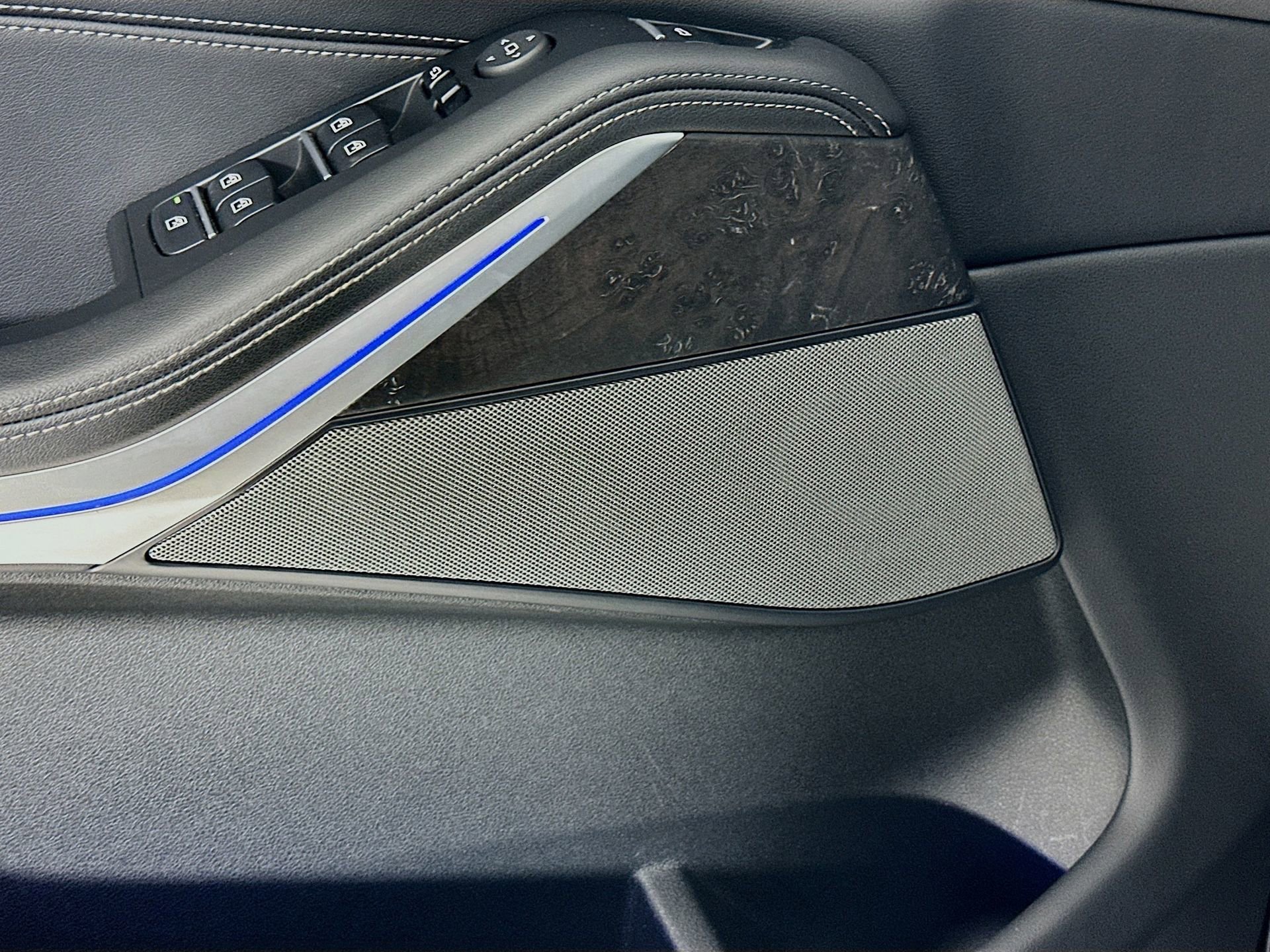 Used 2023 BMW X5 M50i w/ Executive Package image 20