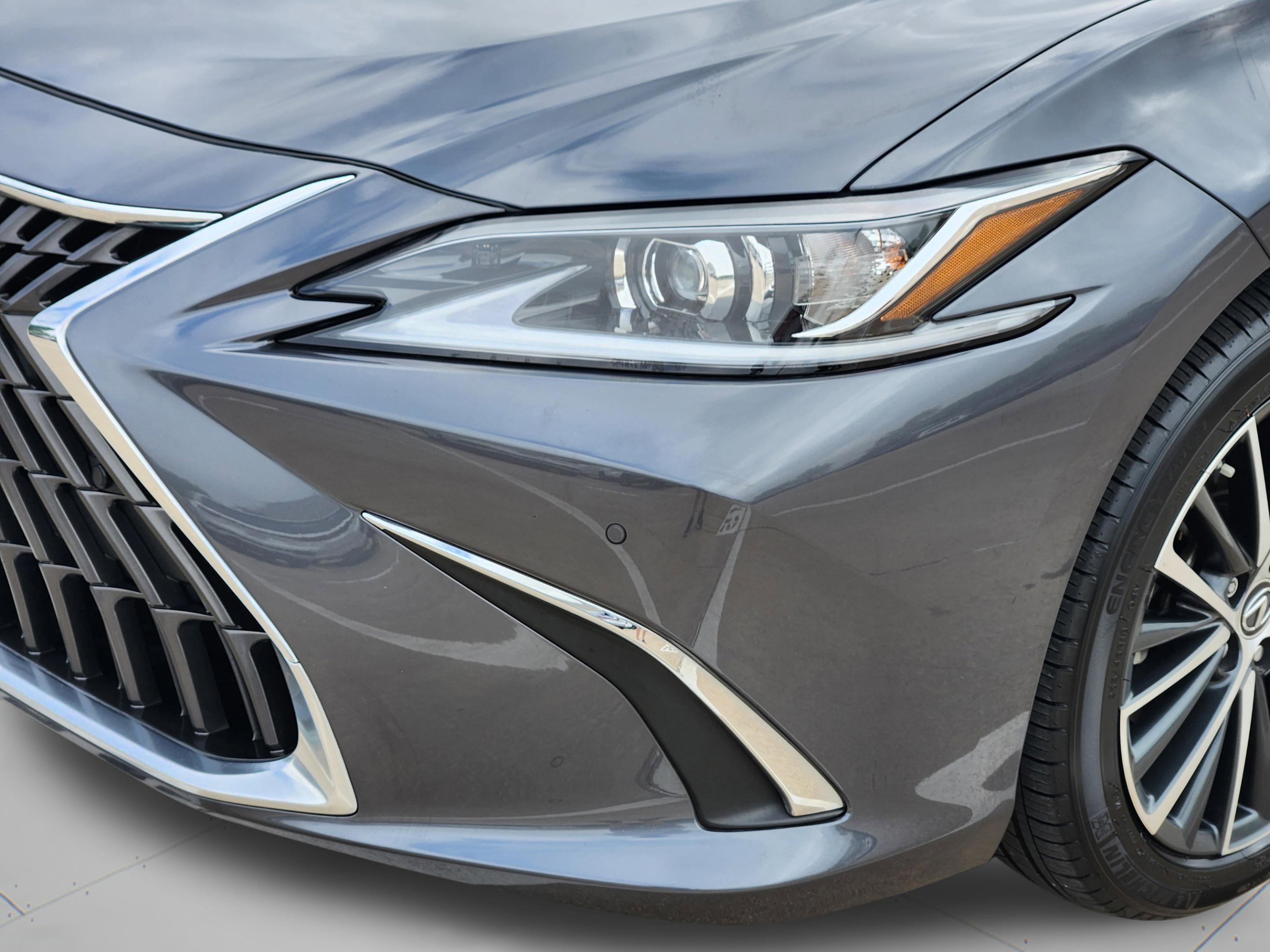 Used 2025 Lexus ES 350 w/ Premium Package image 36