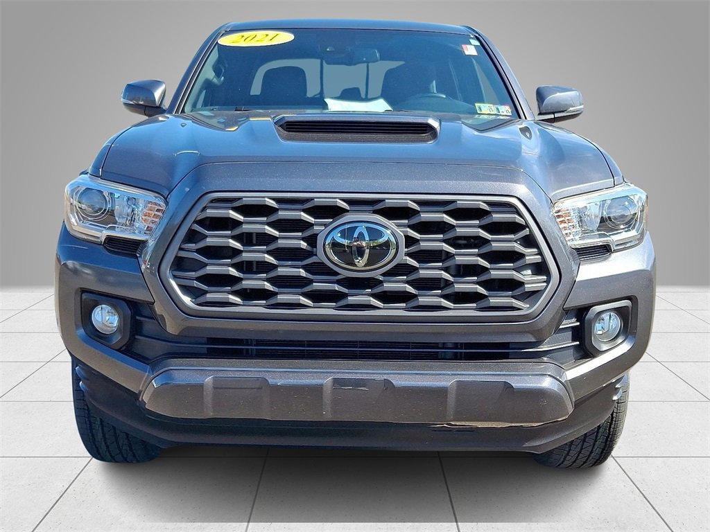Used 2021 Toyota Tacoma 4x4 Double Cab image 2