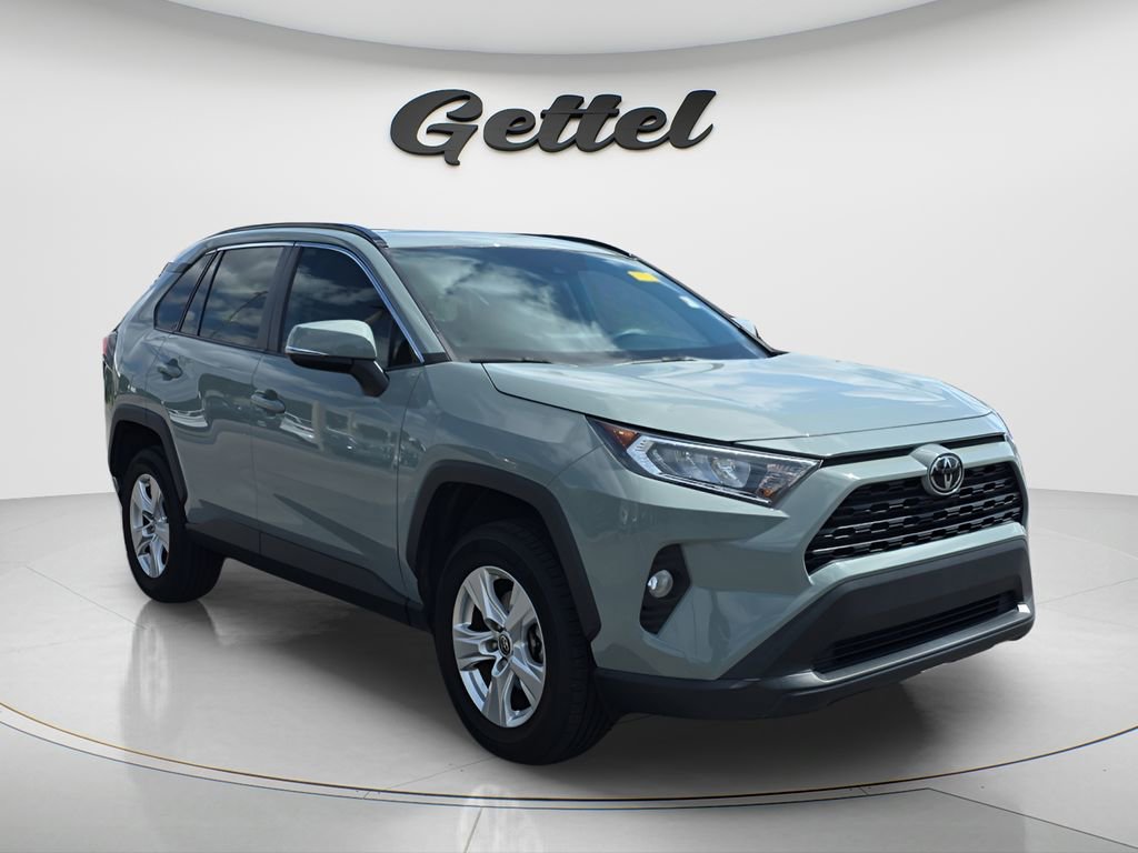 Used 2021 Toyota RAV4 XLE w/ Convenience Package FWD image 2