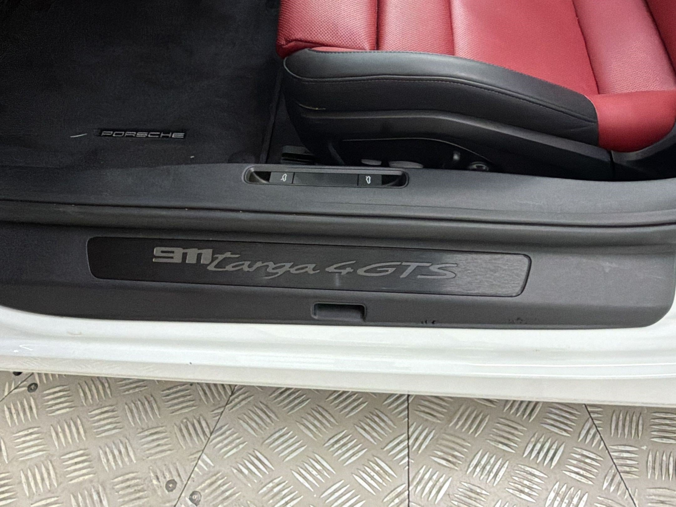 Certified 2026 Porsche 911 Targa 4 GTS AWD/4WD image 33