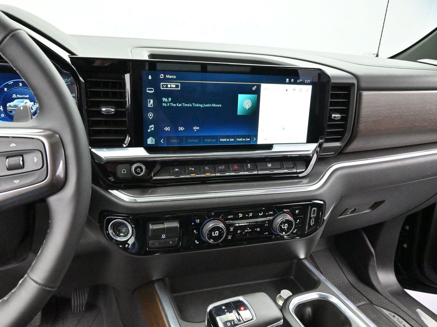 Used 2024 Chevrolet Silverado 1500 High Country w/ High Country Premium Package AWD/4WD image 19