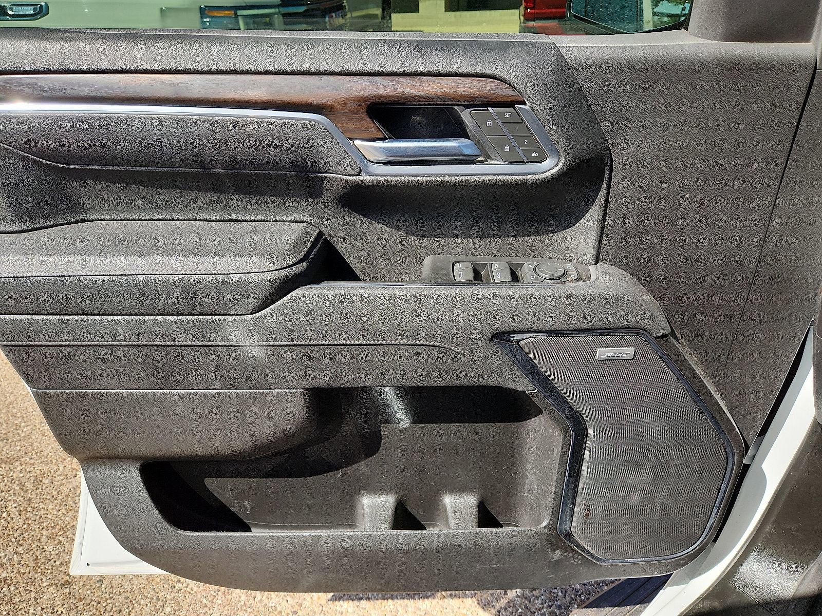 Used 2025 GMC Sierra 1500 SLT image 18