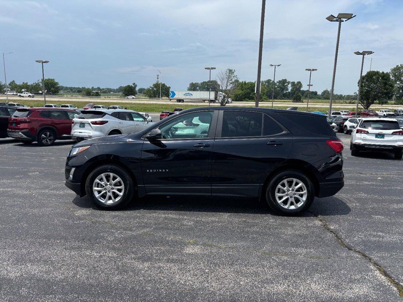 Used 2020 Chevrolet Equinox LS w/ LS Convenience Package FWD image 2