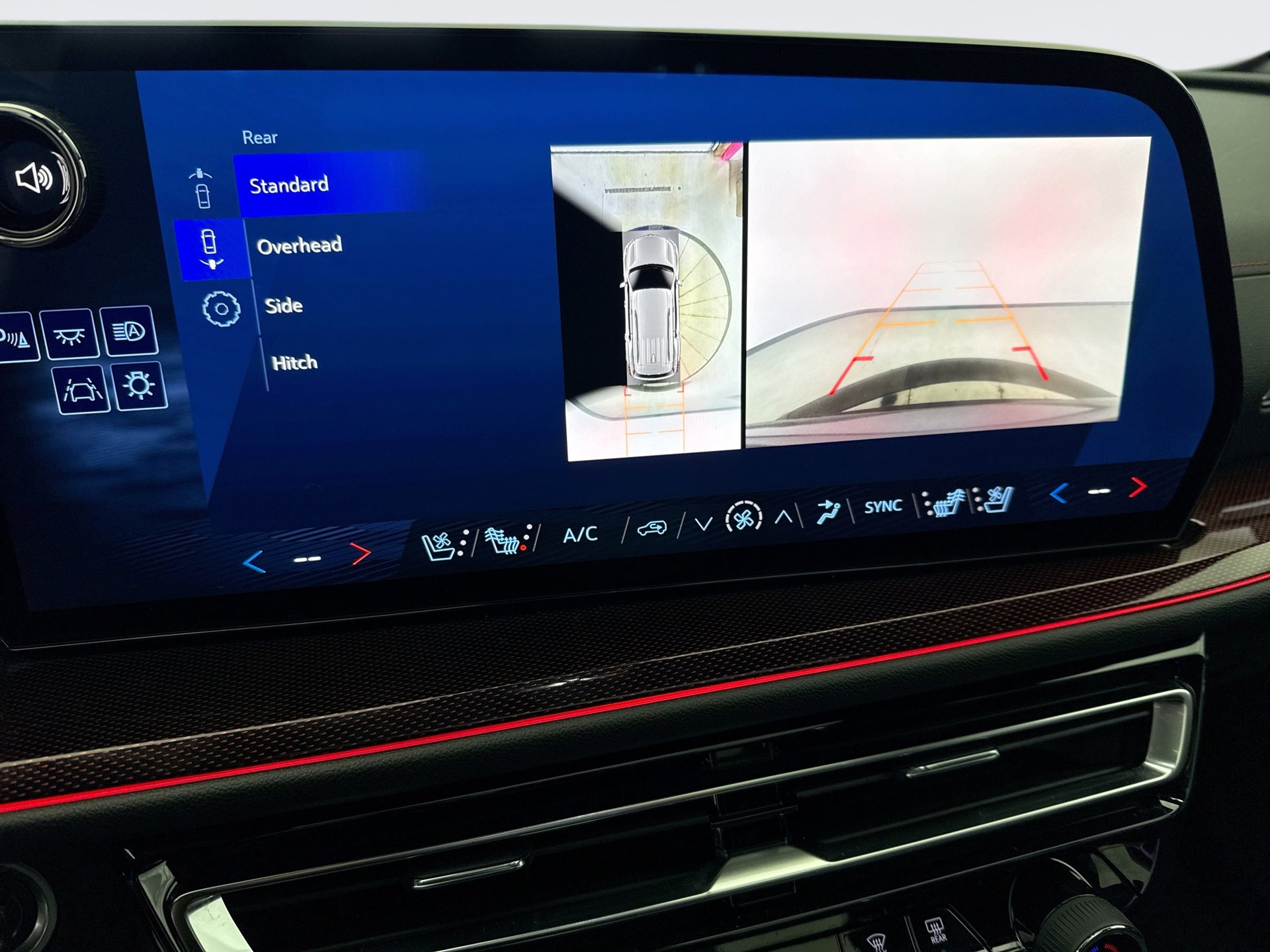 Used 2024 Chevrolet Traverse RS AWD/4WD image 17