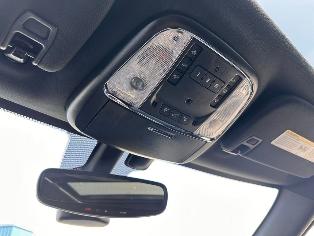Used 2021 Jeep Grand Cherokee Limited w/ Luxury Group II image 25