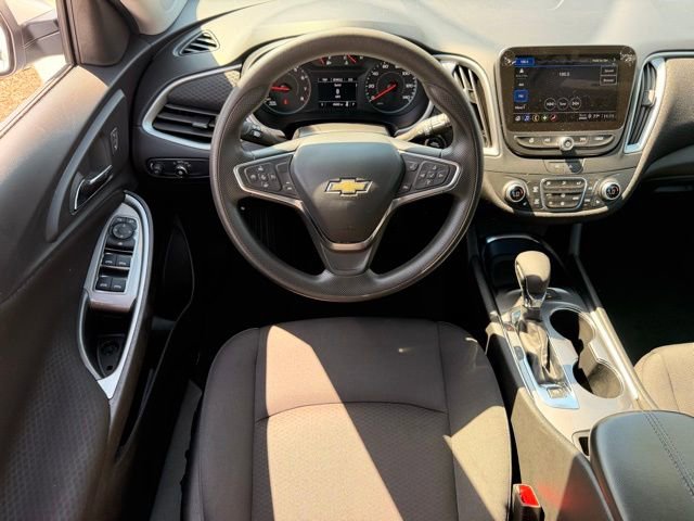 Used 2025 Chevrolet Malibu LT FWD image 13