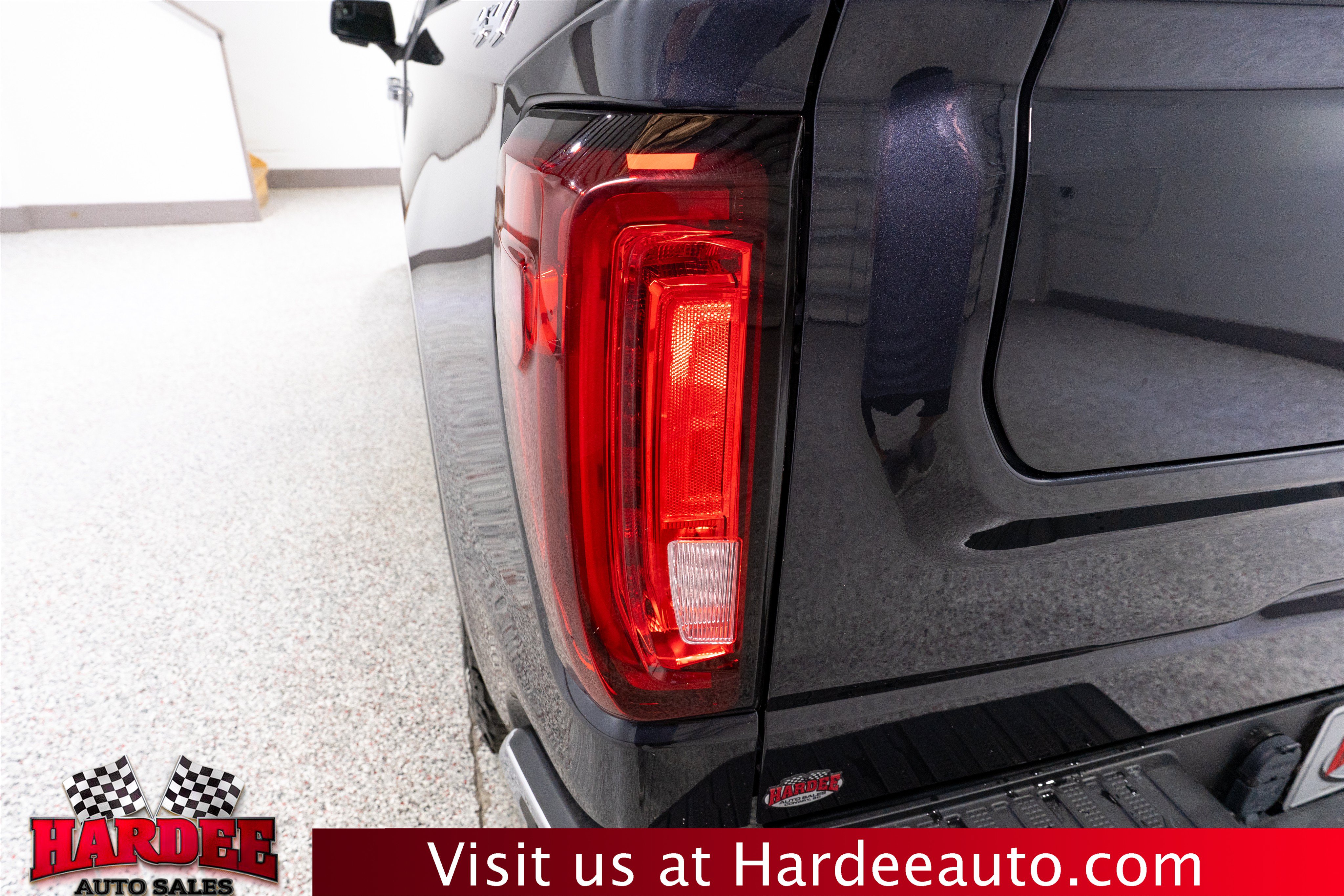 Used 2025 GMC Sierra 1500 SLT AWD/4WD image 9
