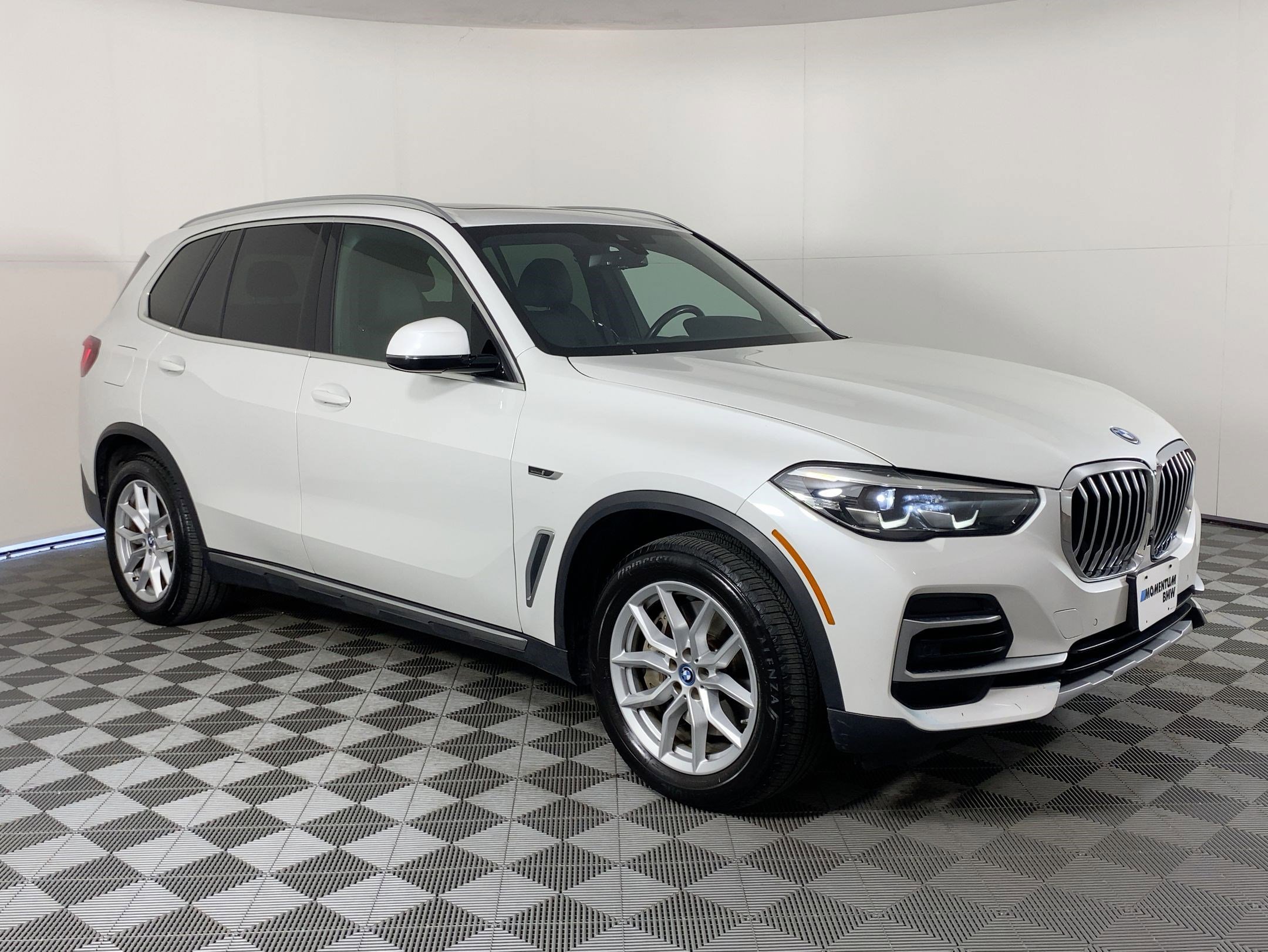 Used 2022 BMW X5 xDrive45e w/ Premium Package image 6