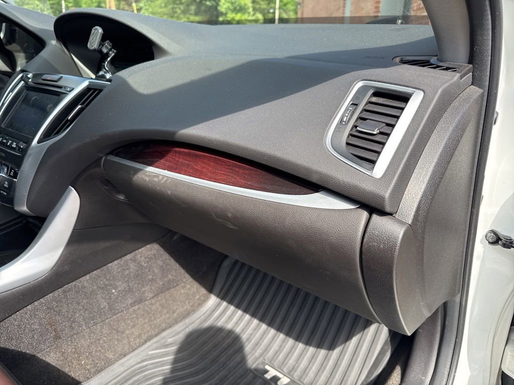 Used 2017 Acura TLX FWD image 8