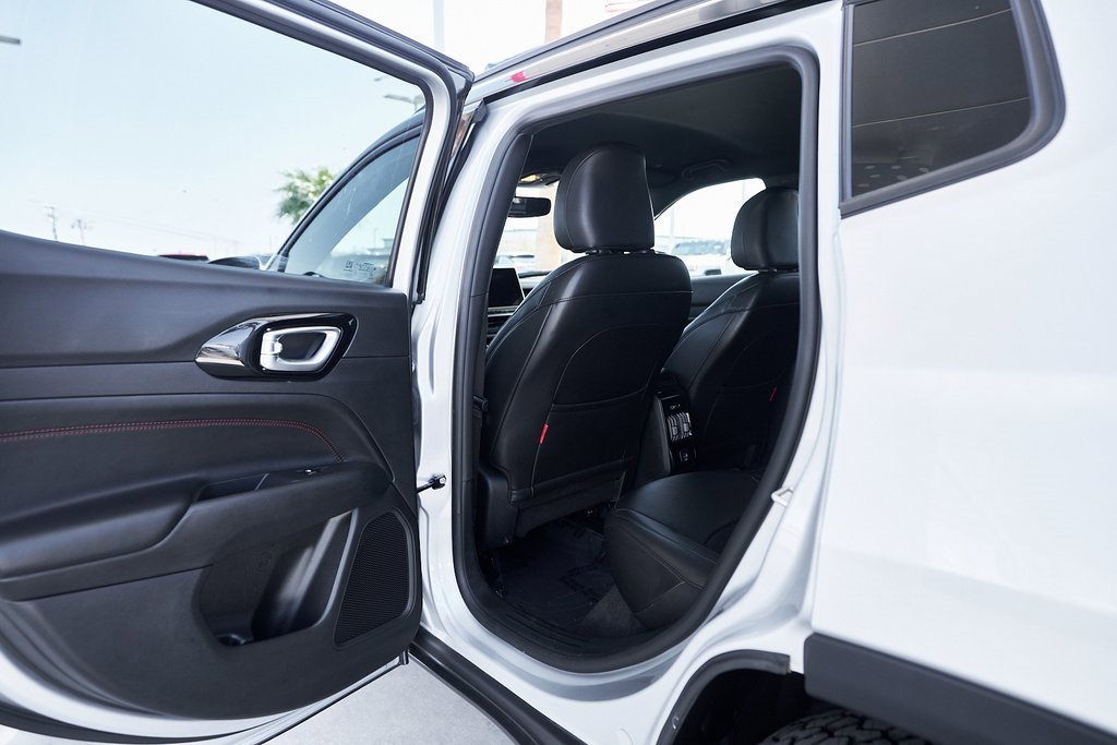 Used 2024 Jeep Compass Trailhawk image 16