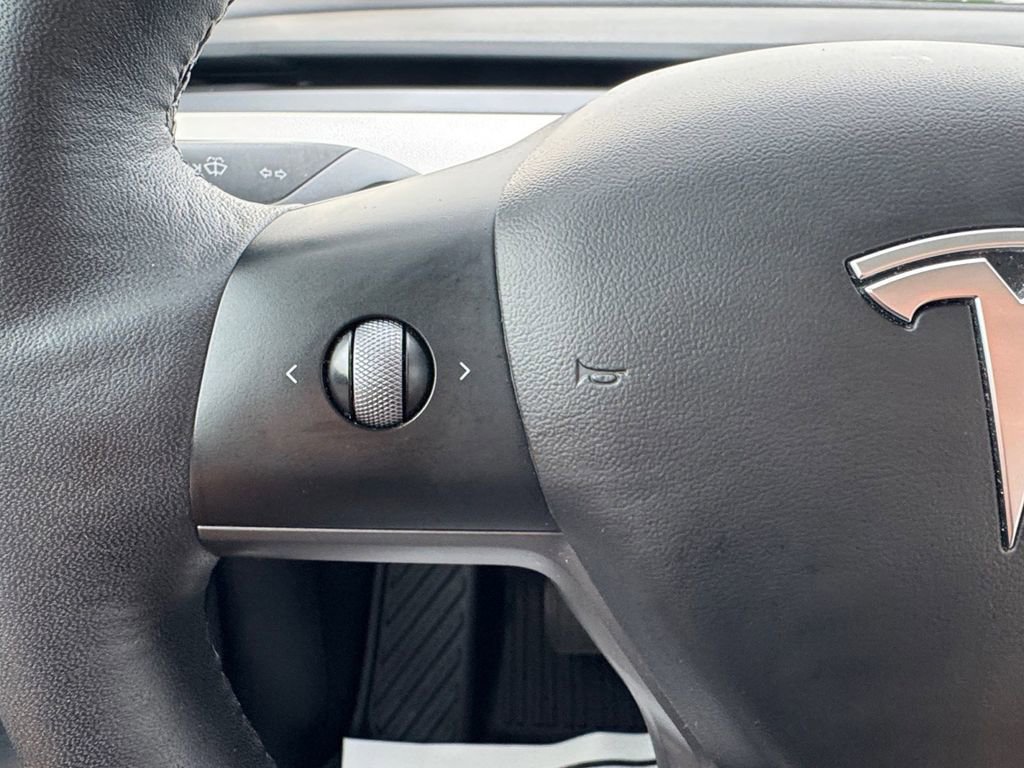Used 2021 Tesla Model Y Long Range image 18