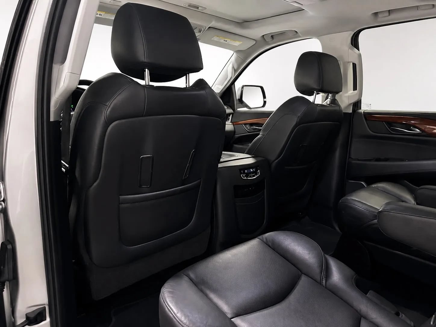 Used 2020 Cadillac Escalade ESV Luxury AWD/4WD image 13