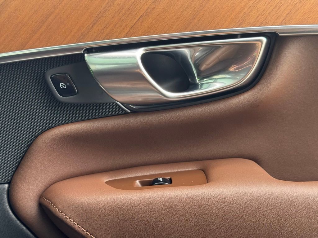 Used 2023 Volvo XC90 B5 Plus image 26