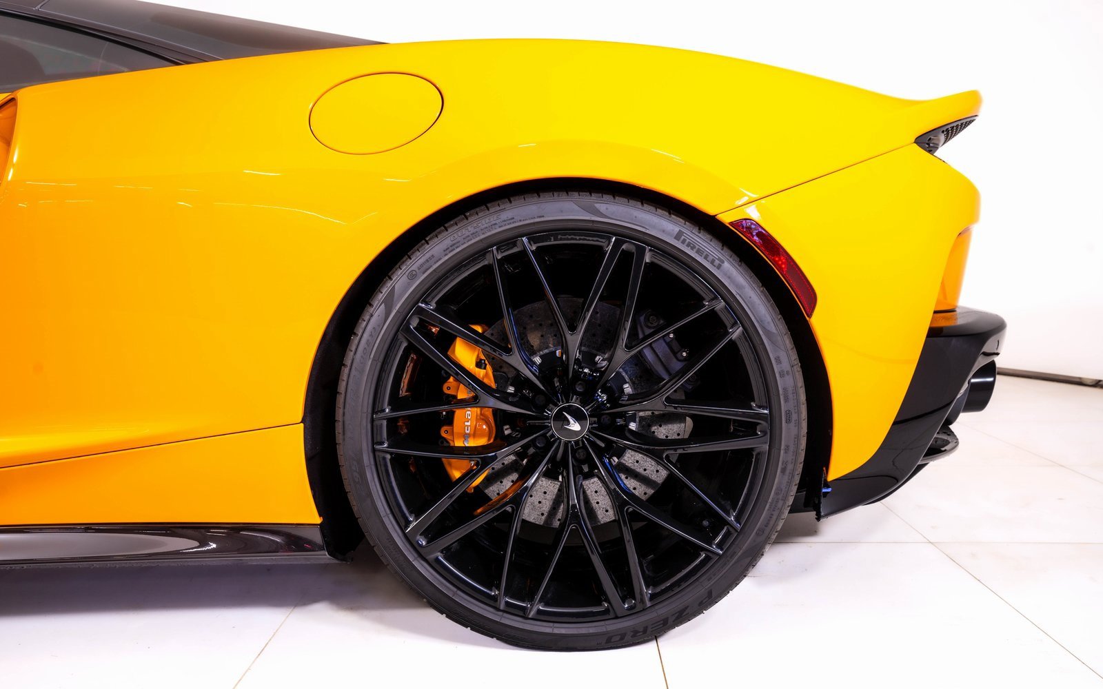 Used 2023 McLaren GT image 13