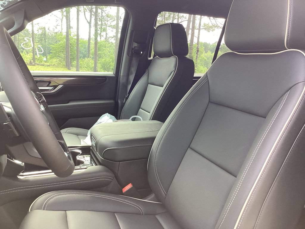New 2026 GMC Yukon Elevation w/ LPO, Elevation Black Package RWD image 14