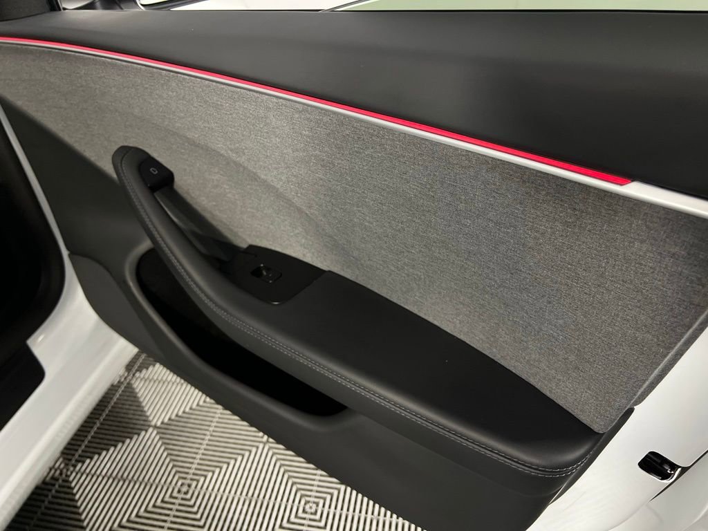 Used 2025 Tesla Model 3 Long Range image 34