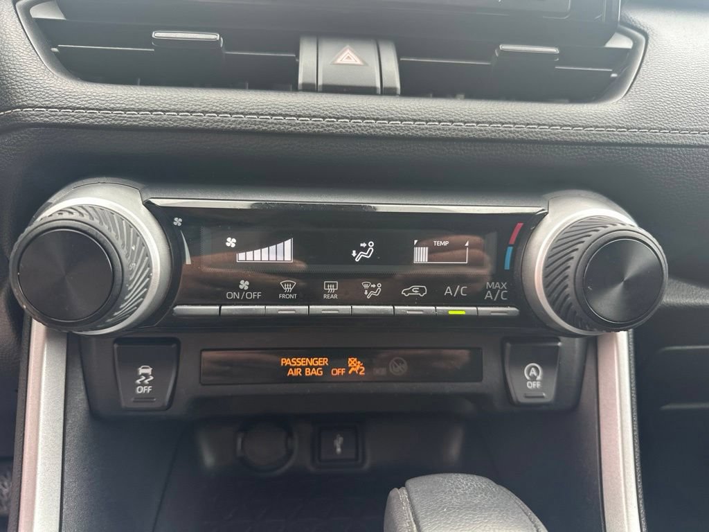 Used 2020 Toyota RAV4 LE w/ Carpet Mat Package AWD/4WD image 23