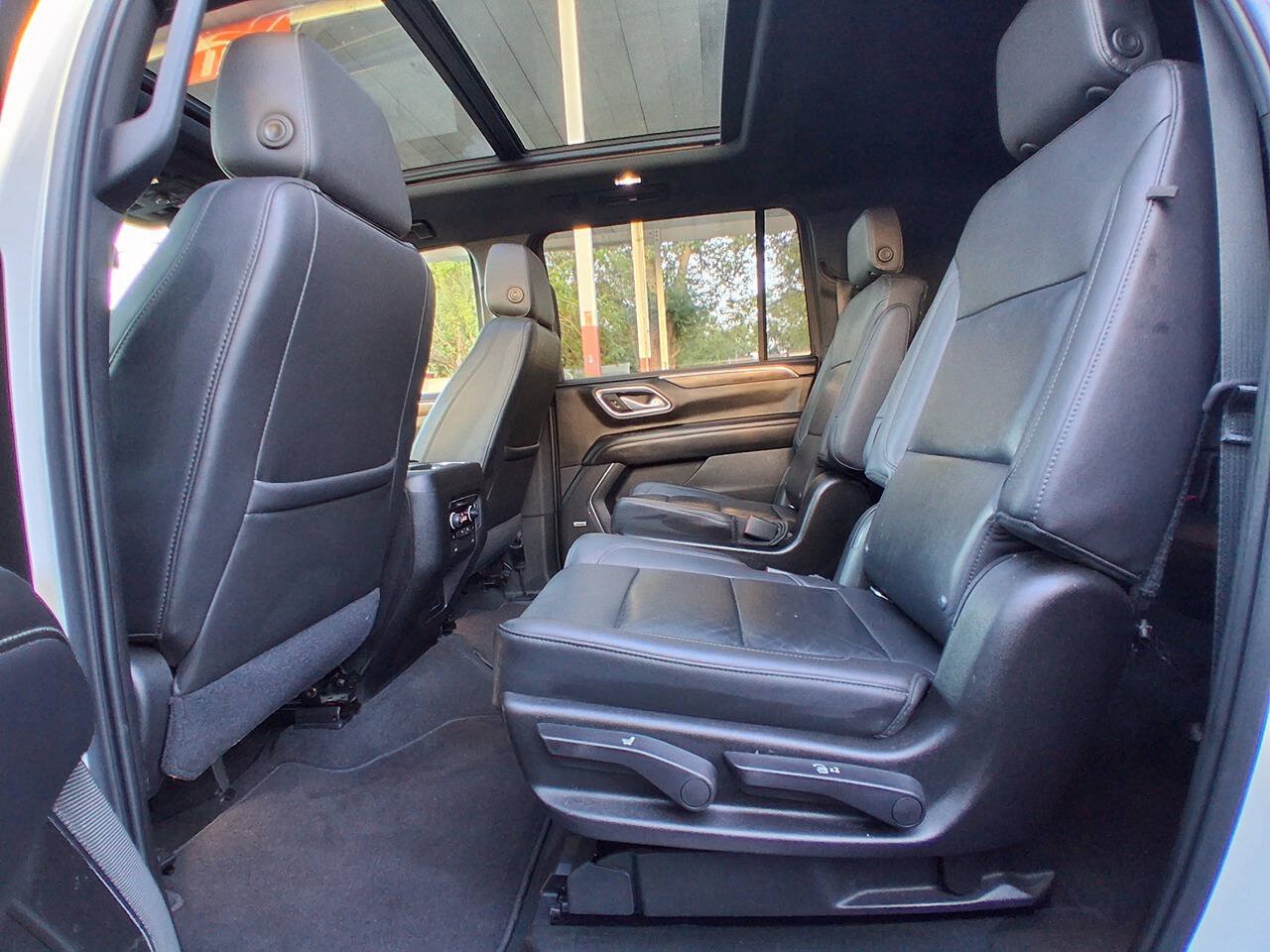 Used 2021 Chevrolet Suburban LT w/ LT Signature Package RWD image 15