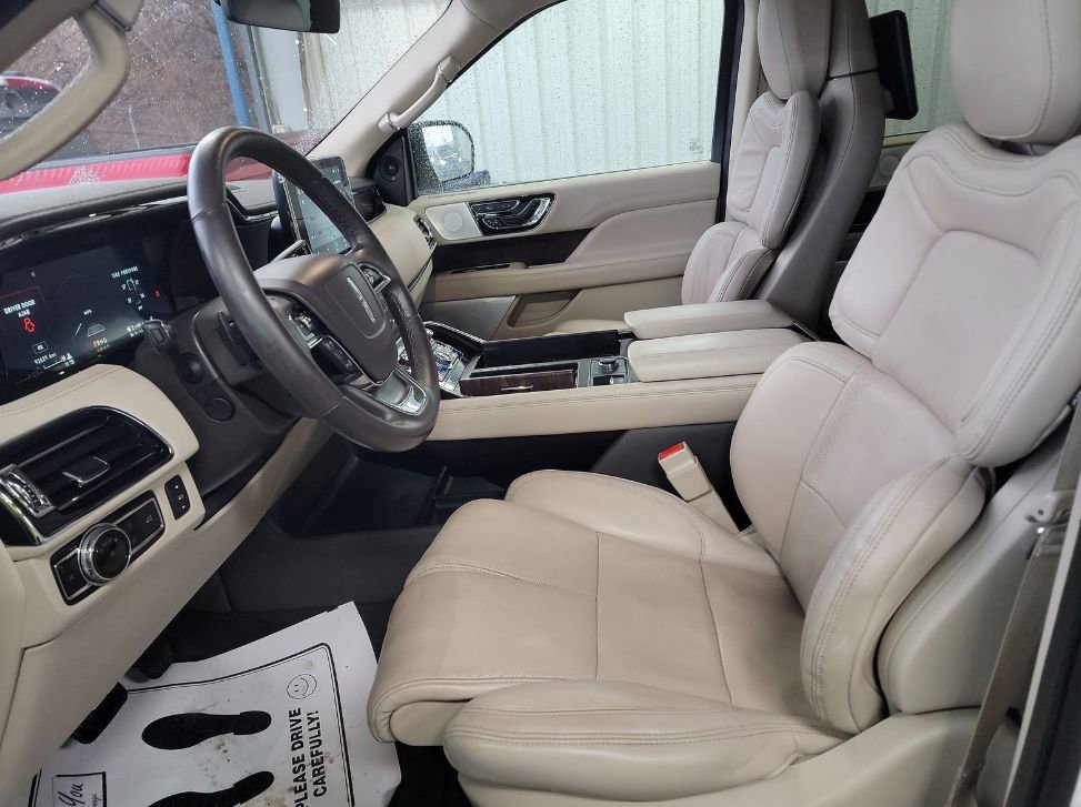 Used 2020 Lincoln Navigator L Reserve w/ Luxury Package image 4
