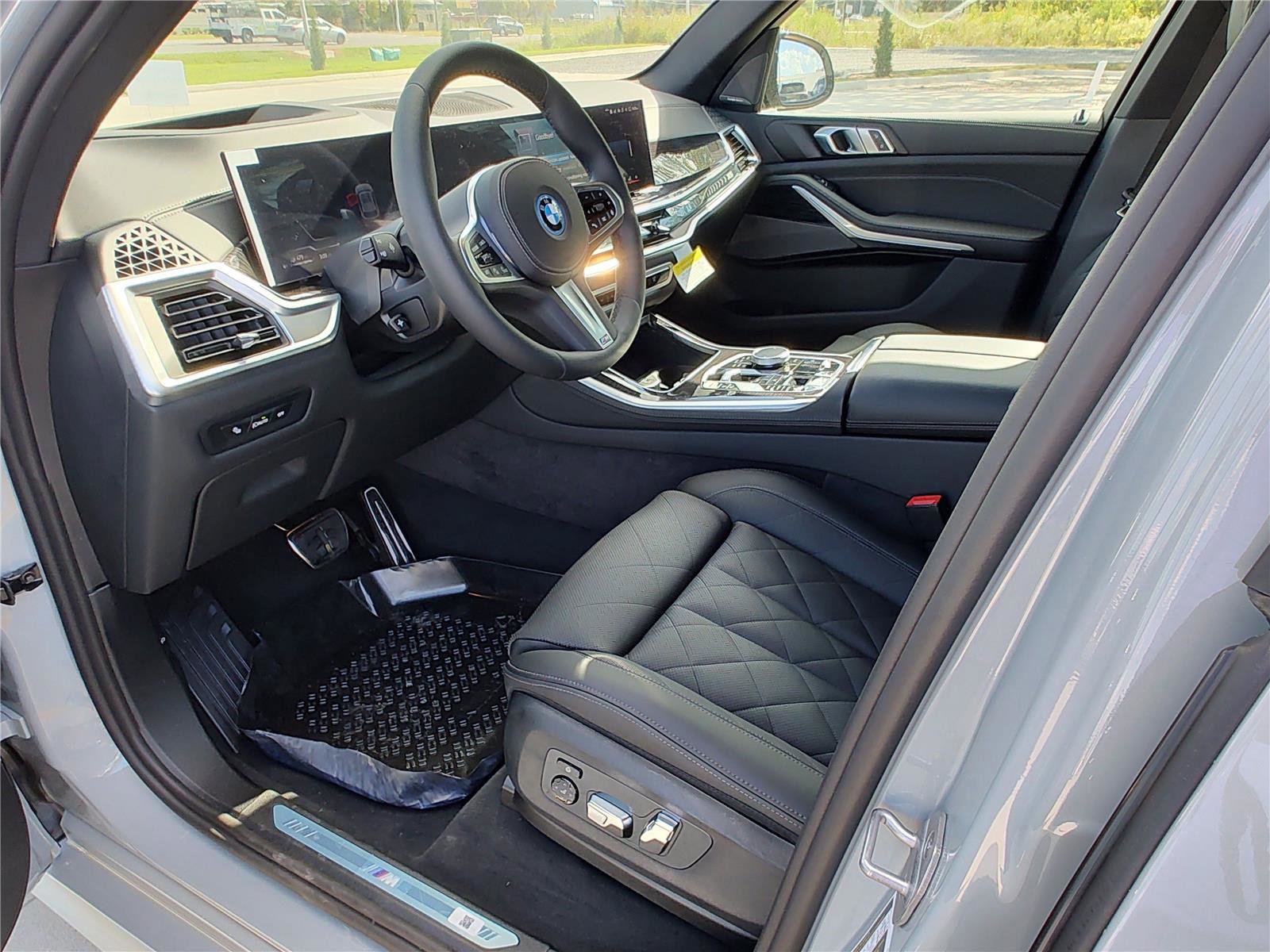 New 2026 BMW X5 xDrive50e w/ M Sport Package image 2