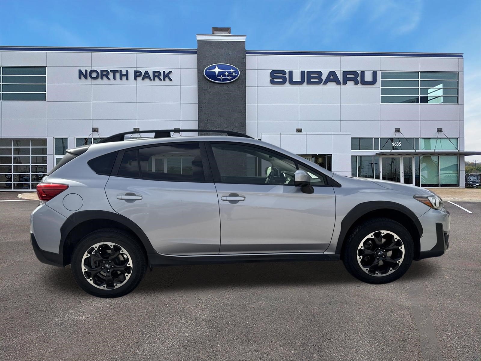 Used 2021 Subaru Crosstrek 2.0i Premium AWD/4WD image 2