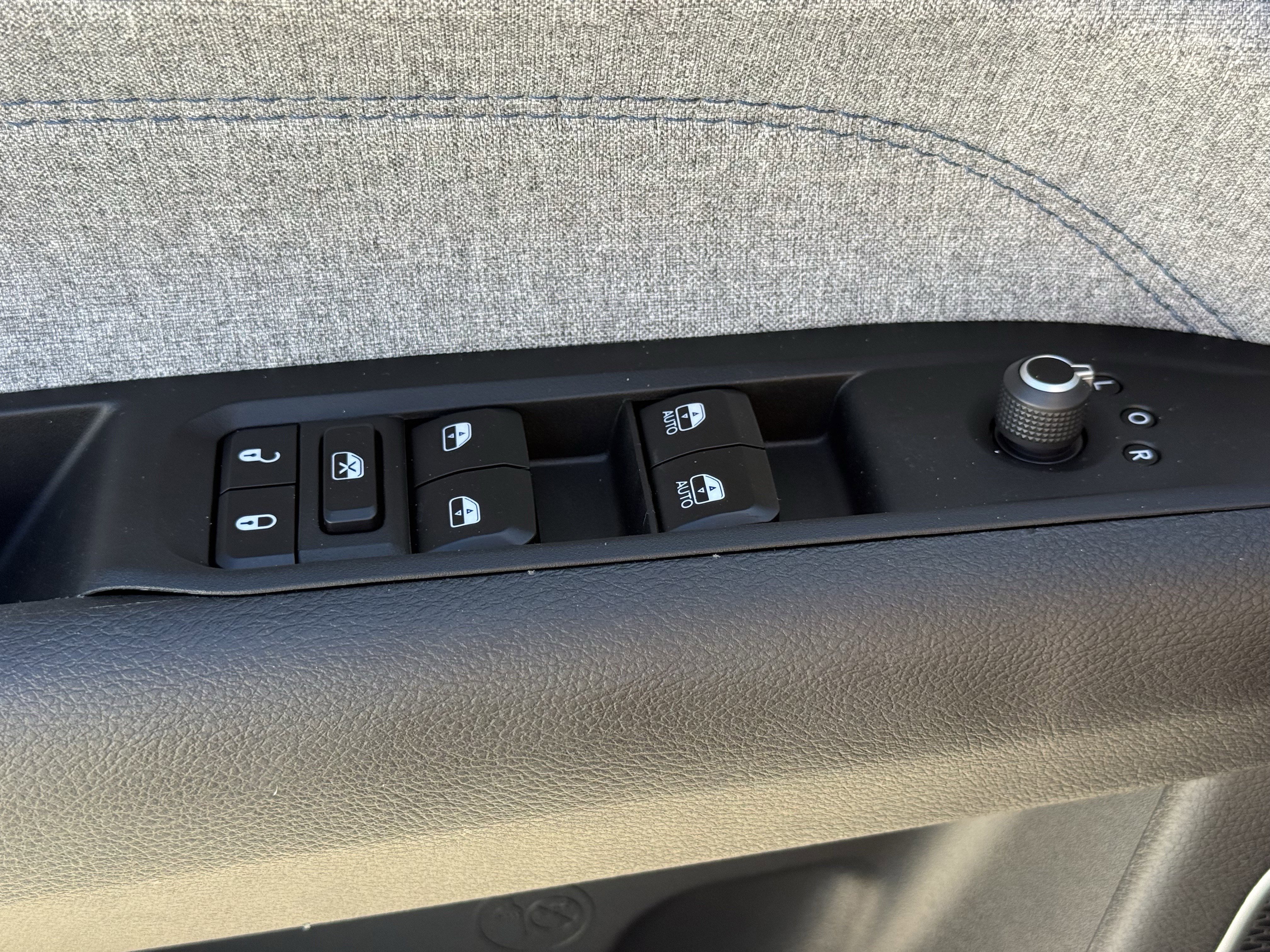 Used 2024 Jeep Compass Latitude image 25