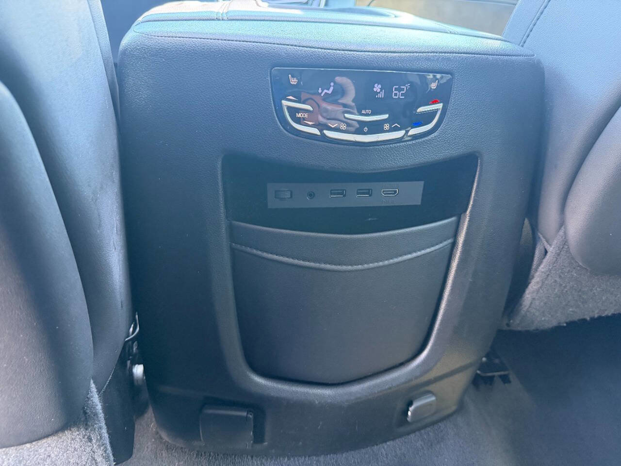 Used 2017 Cadillac Escalade ESV Premium Luxury image 40