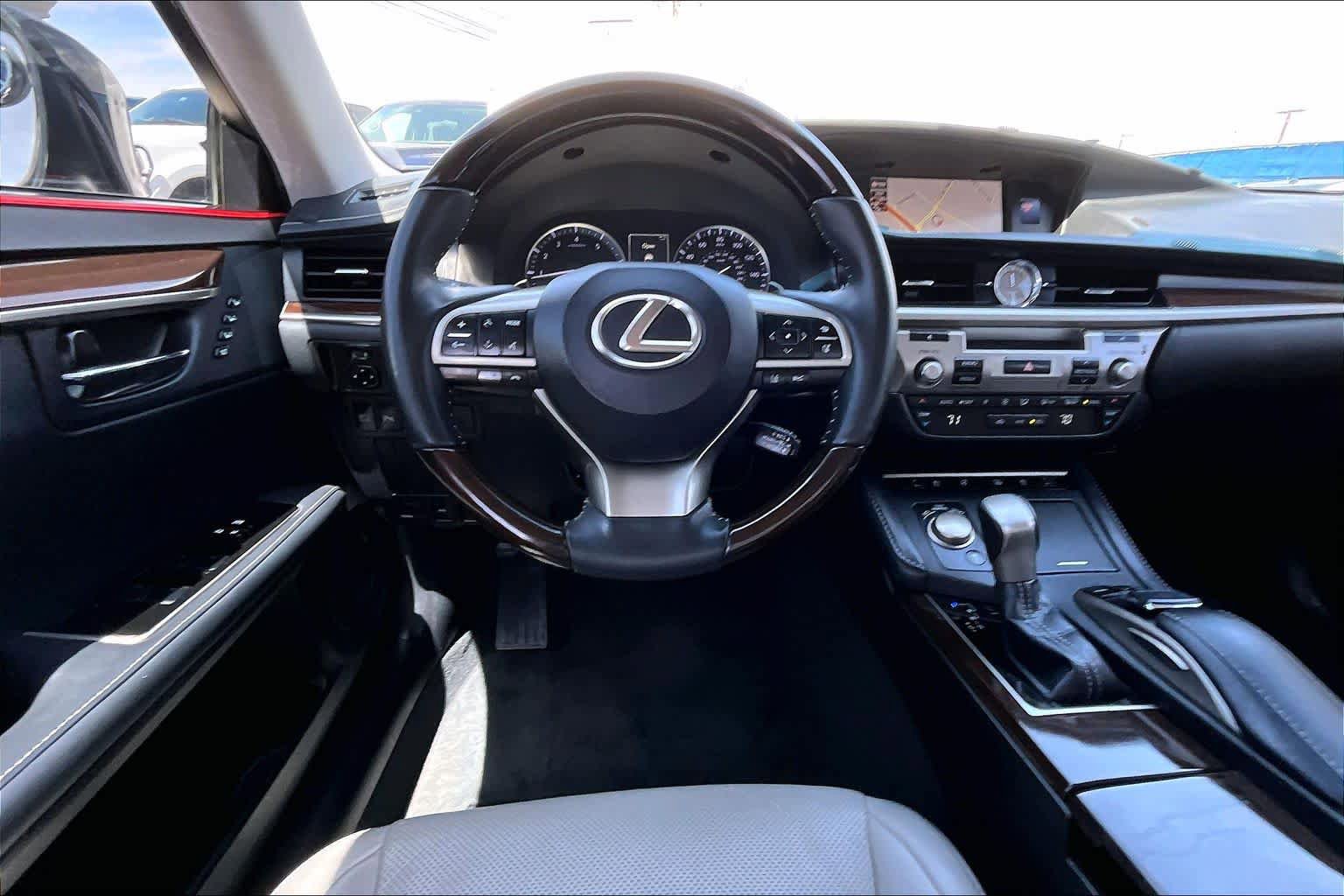 Used 2018 Lexus ES 350 w/ Luxury Package w/Wood Trim FWD image 6