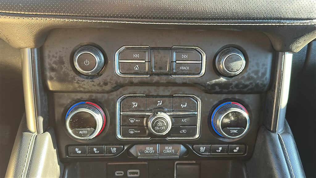 Used 2023 Chevrolet Suburban Premier image 25