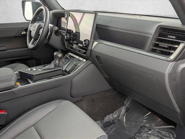 Used 2026 Lexus GX 550 w/ Accessory Package (2T) AWD/4WD image 24