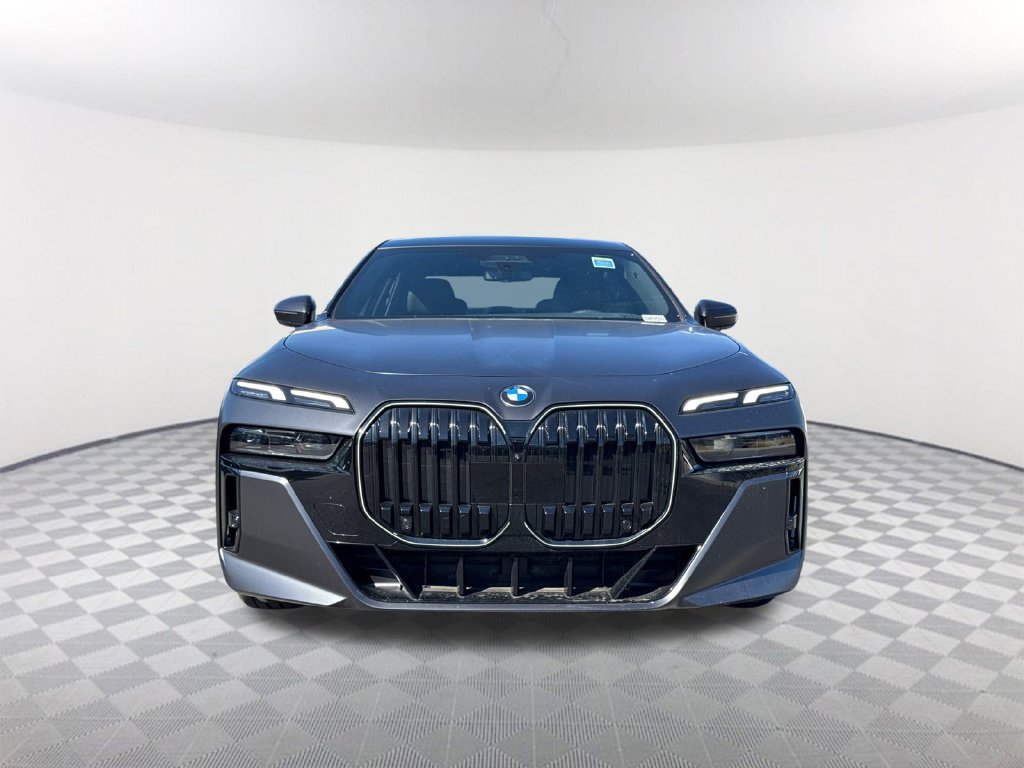 New 2026 BMW 740i RWD image 2