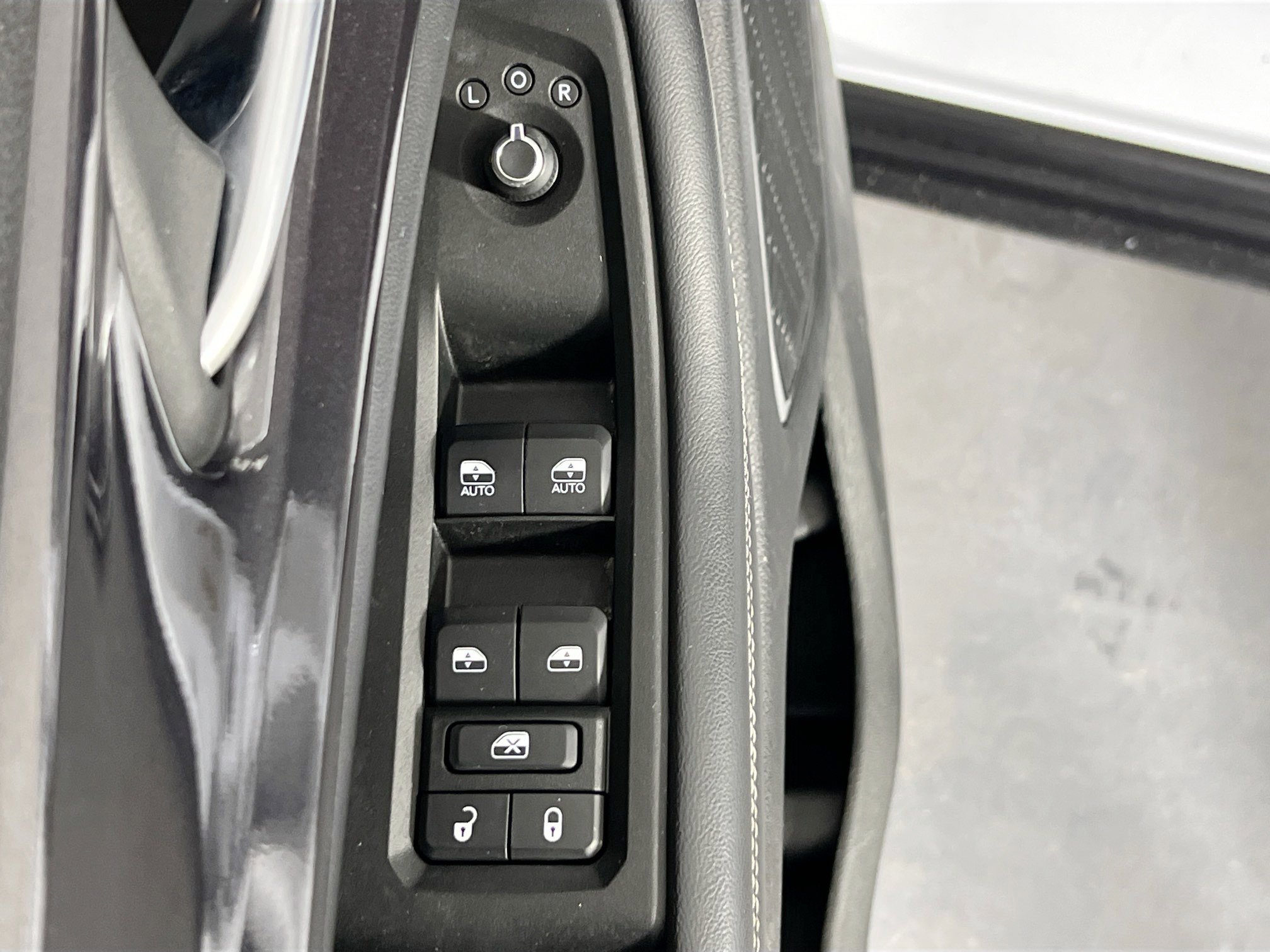 Used 2021 Jeep Grand Cherokee L Laredo w/ Luxury Tech Group I image 17