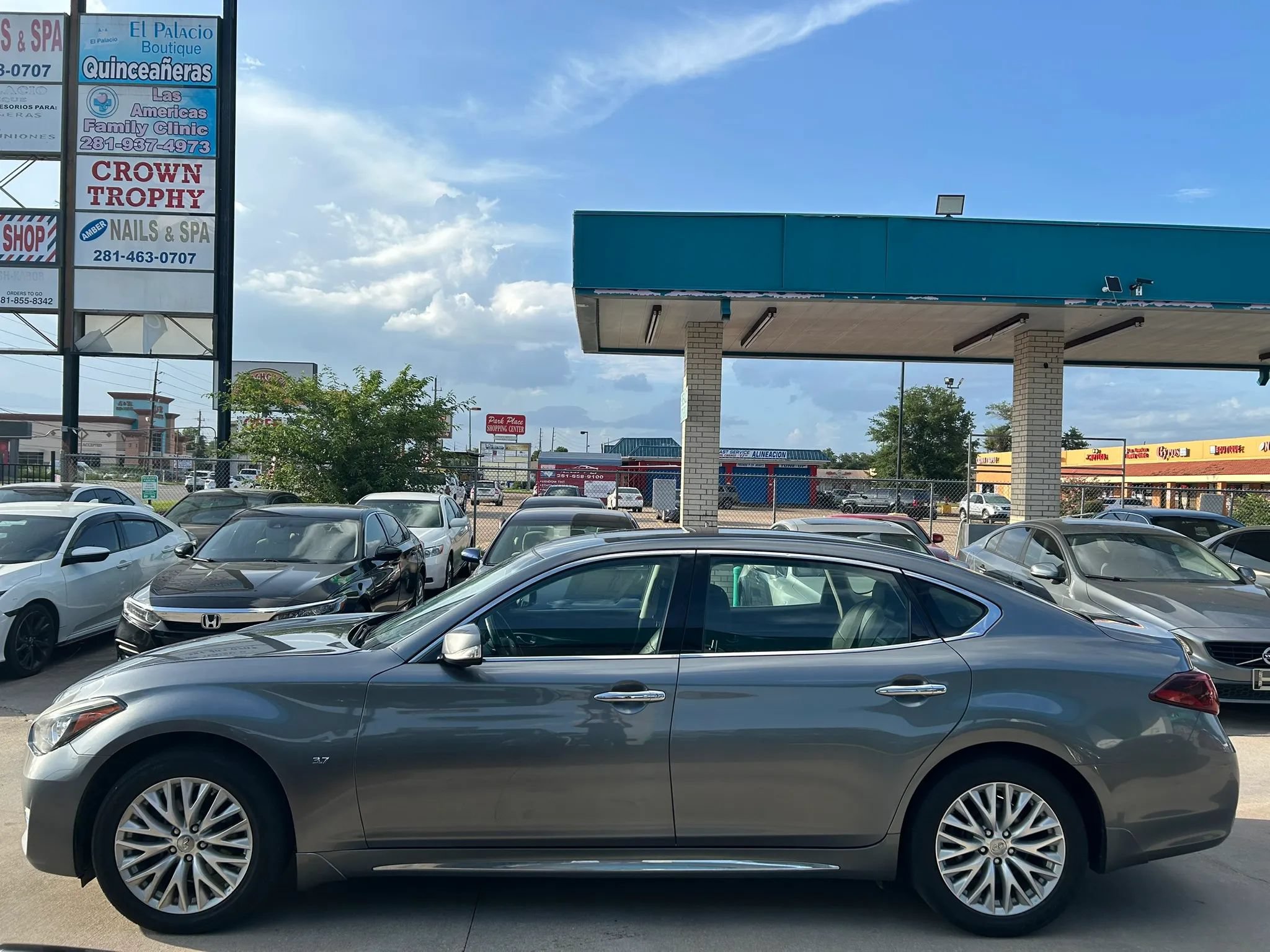 Used 2019 INFINITI Q70 L 3.7 AWD/4WD image 2
