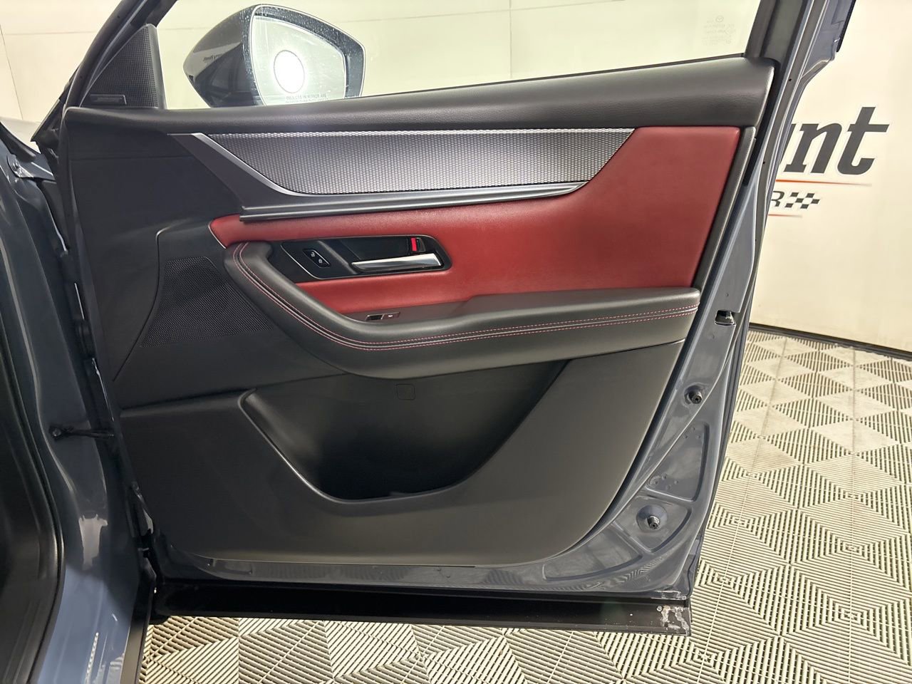 Used 2025 MAZDA CX-70 Plug-In Hybrid w/ Premium Plus image 28