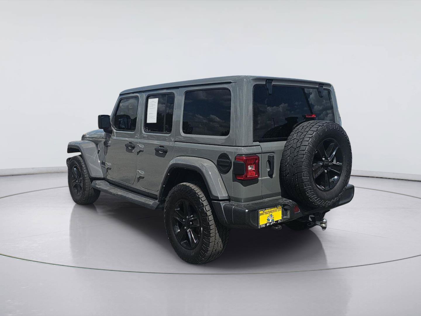 Used 2022 Jeep Wrangler Unlimited Sahara AWD/4WD image 3