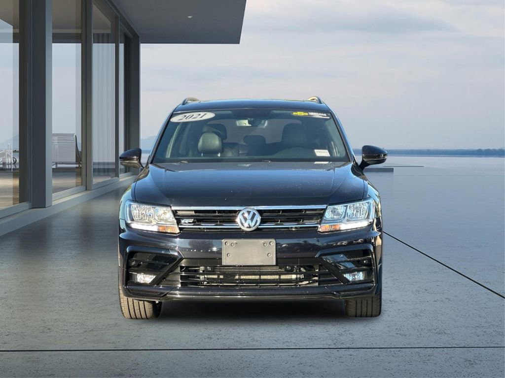 Used 2021 Volkswagen Tiguan SE R-Line image 9