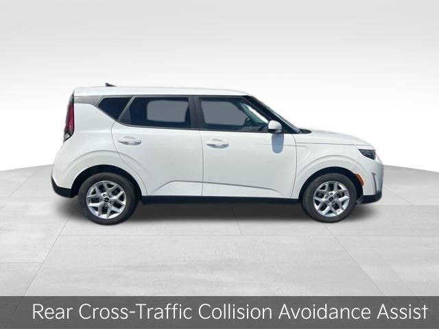 Certified 2025 Kia Soul LX w/ LX Technology Package FWD image 9