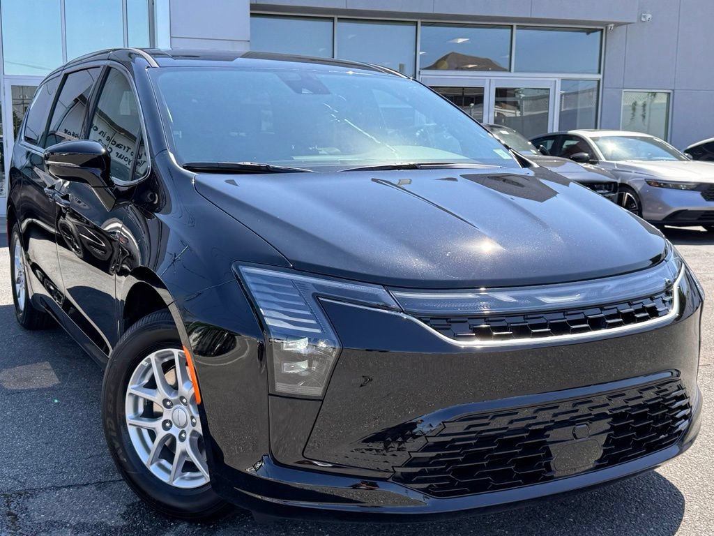 Used 2027 Chrysler Pacifica Select FWD image 1