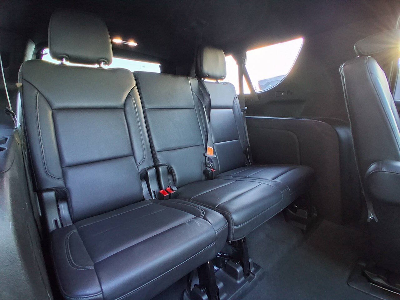 Used 2021 Chevrolet Suburban LT w/ LT Signature Package RWD image 17