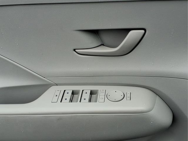 Used 2025 Hyundai Kona SEL image 18